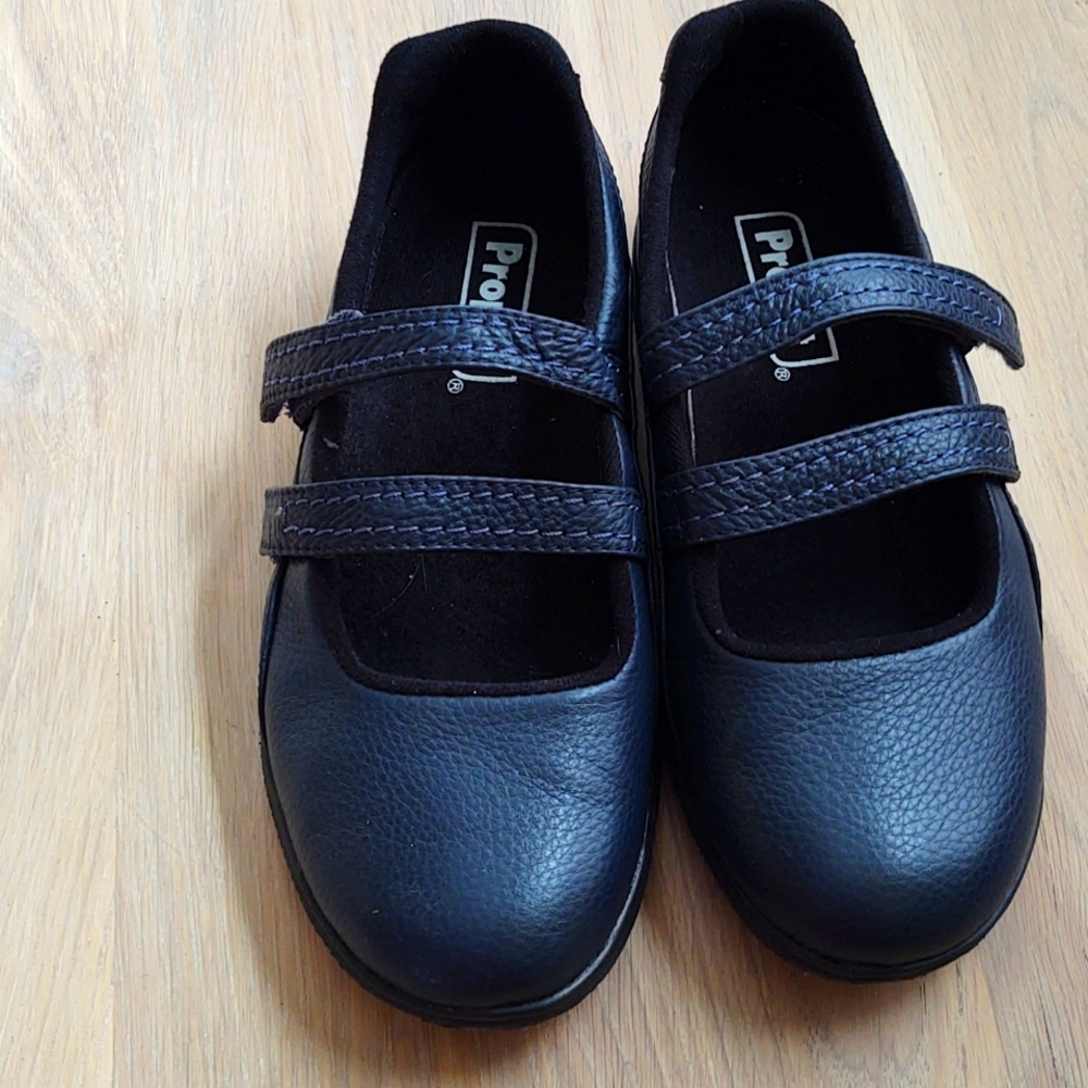 Propet shoes.  Velcro adjustable closure.  6.5 W navy blue.  Worn very little.